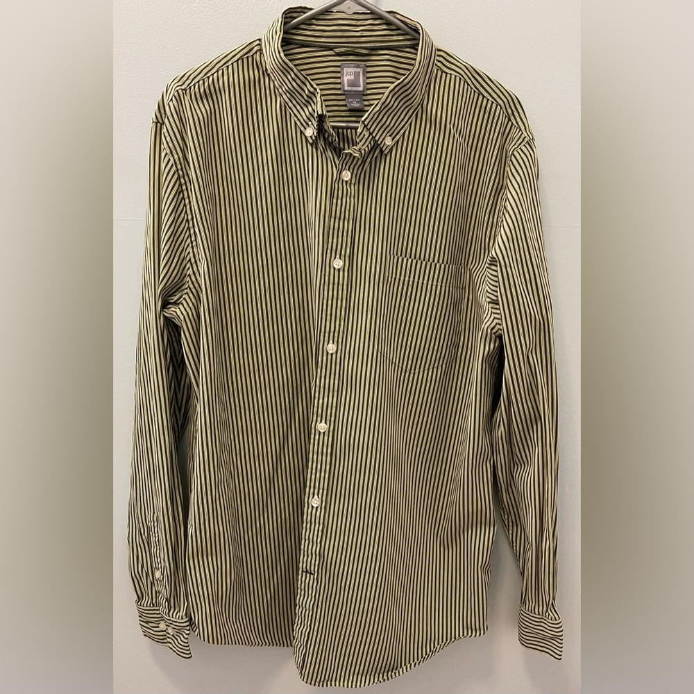 JCP Mens Button-down. Size X-large.